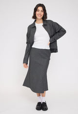 Maren ist 1,75 und trägt Größe S