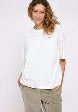 Julia ist 1,78 und trägt Größe S