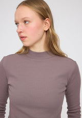 Julia ist 1,78 und trägt Größe S