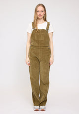 Julia ist 1,78 und trägt Größe S