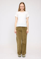 Julia ist 1,78 und trägt Größe S