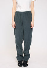 Julia ist 1,78 und trägt Größe S