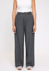 Angelique ist 1,75 und trägt Größe S