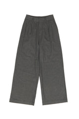 Angelique ist 1,75 und trägt Größe S