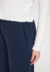 Maren ist 1,75 und trägt Größe S