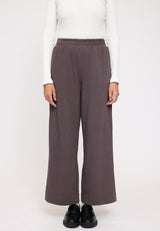 Angelique ist 1,75 und trägt Größe S