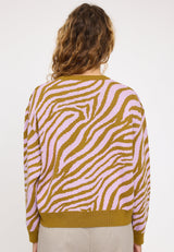 Angelique ist 1,75 und trägt Größe S