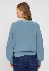 Julia ist 1,78 und trägt Größe S