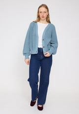 Julia ist 1,78 und trägt Größe S