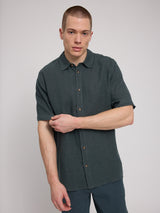 Daniel ist 1,87 und trägt Größe L