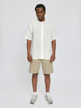 Prince ist 1,85 und trägt Größe L