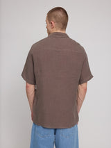 Daniel ist 1,87 und trägt Größe L