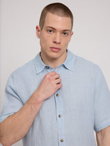 Daniel ist 1,87 und trägt Größe L