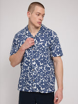 Daniel ist 1,87 und trägt Größe L