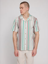 Daniel ist 1,87 und trägt Größe L