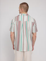 Daniel ist 1,87 und trägt Größe L