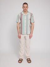 Daniel ist 1,87 und trägt Größe L