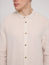 Daniel ist 1,87 und trägt Größe L