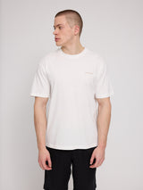 Daniel ist 1,87 und trägt Größe L