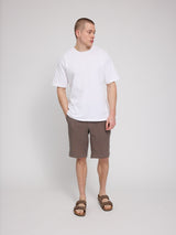 Daniel ist 1,87 und trägt Größe L