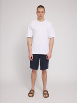 Daniel ist 1,87 und trägt Größe L