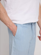 Daniel ist 1,87 und trägt Größe L