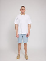 Daniel ist 1,87 und trägt Größe L