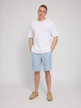 Daniel ist 1,87 und trägt Größe L