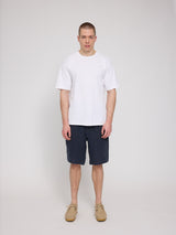 Daniel ist 1,87 und trägt Größe L