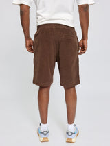 Prince ist 1,85 und trägt Größe L