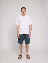 Daniel ist 1,87 und trägt Größe L