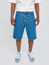 Prince ist 1,85 und trägt Größe L