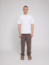 Daniel ist 1,87 und trägt Größe L