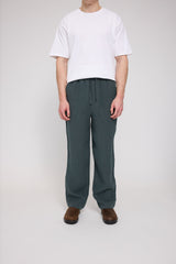 Daniel ist 1,87 und trägt Größe L