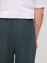 Daniel ist 1,87 und trägt Größe L