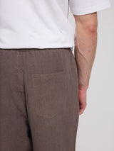 Daniel ist 1,87 und trägt Größe L