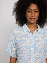 Jade ist 1,75 und trägt Größe S