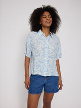 Jade ist 1,75 und trägt Größe S