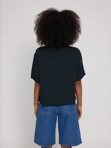 Jade ist 1,75 und trägt Größe S