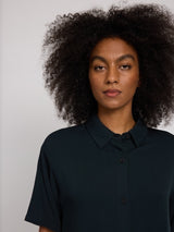 Jade ist 1,75 und trägt Größe S