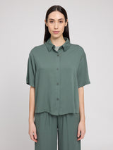 Emma ist 1,76 und trägt Größe S