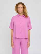 Angelique ist 1,75 und trägt Größe S