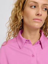 Angelique ist 1,75 und trägt Größe S