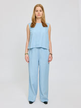 Amber ist 1,74 und trägt Größe S