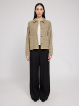 Emma ist 1,76 und trägt Größe S