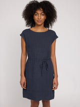 Jade ist 1,75 und trägt Größe S