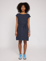 Jade ist 1,75 und trägt Größe S