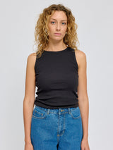 Angelique ist 1,75 und trägt Größe S