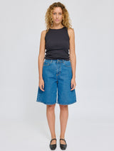 Angelique ist 1,75 und trägt Größe S