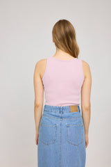 Angelique ist 1,75 und trägt Größe S